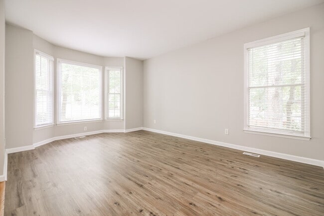 Building Photo - 1004 Silverbell Ln
