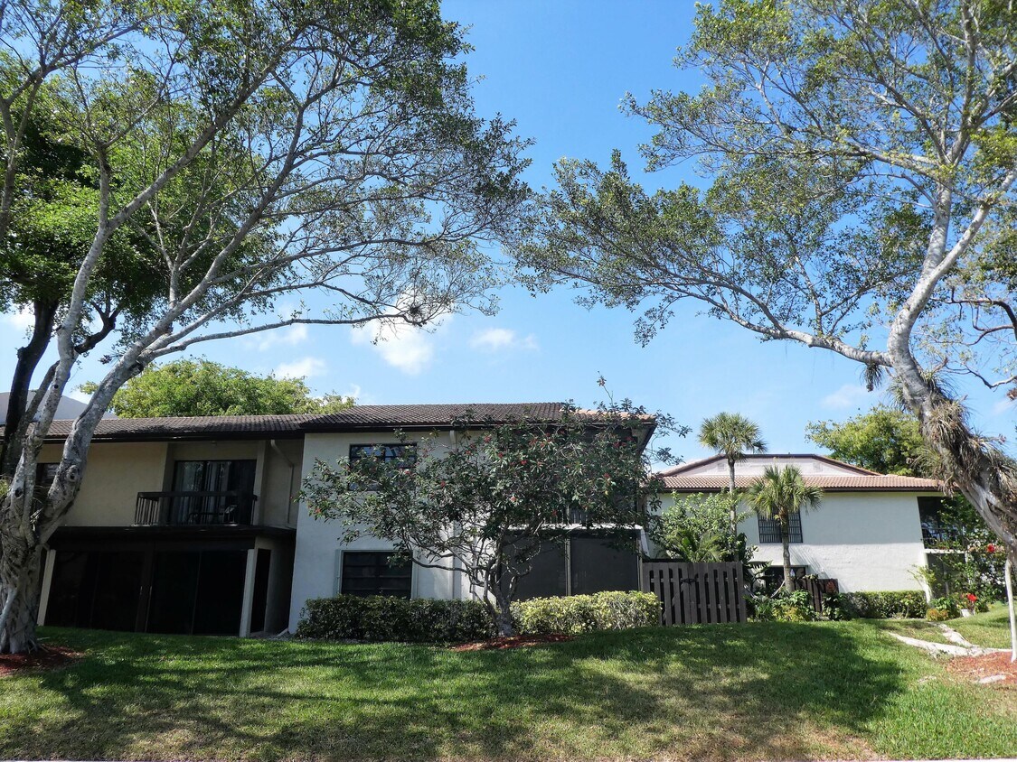 Foto principal - 21810 Cypress Dr