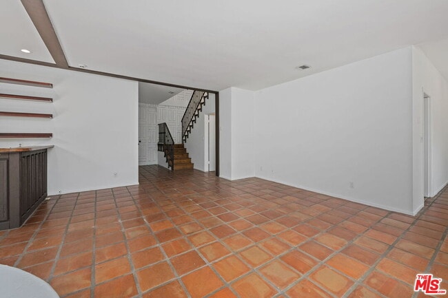 Building Photo - 2492 Banyan Dr