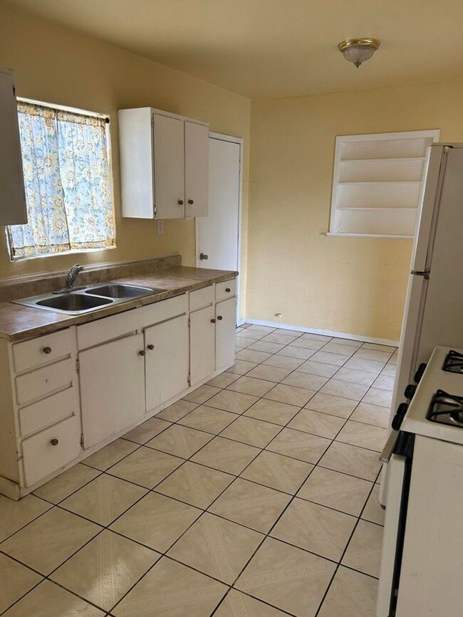 Foto del edificio - Spacious 4 bedroom, 2 bath Home, Huge Shad...