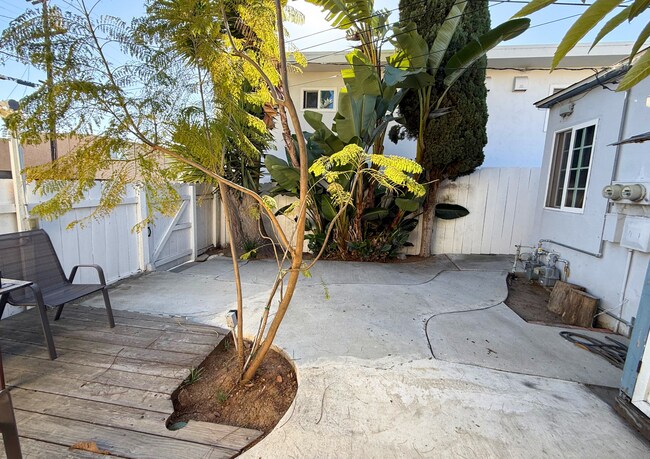 Foto del edificio - Cozy 2BR with Serene Courtyard Escape