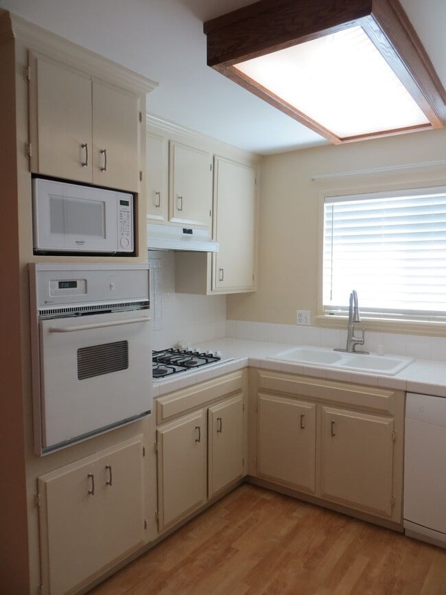 Building Photo - Fantastic Central Dublin Location!