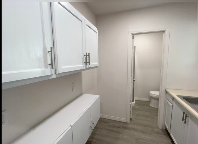 Building Photo - 2704 Muscupiabe Dr