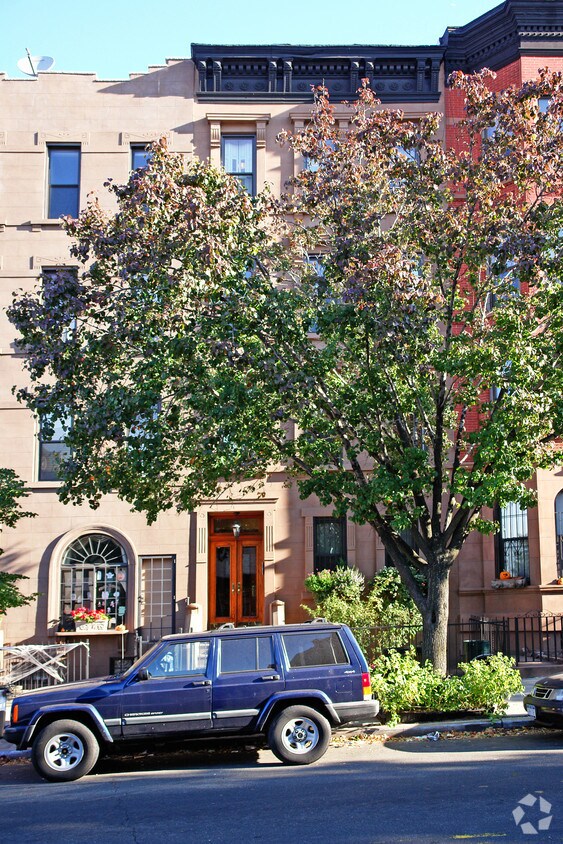 Primary Photo - 747 Union St
