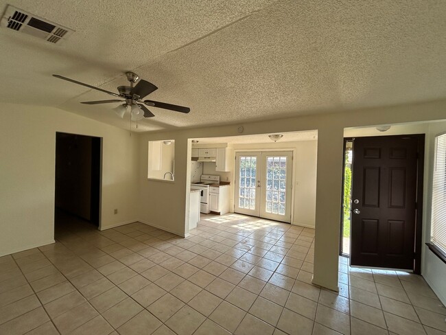 Photo - 3 Bed/1 Bath Near Tinker AFB! House