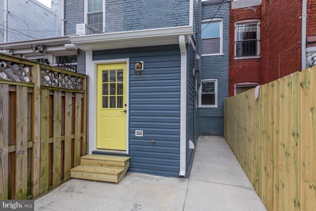 Building Photo - 239 14th Place, NE