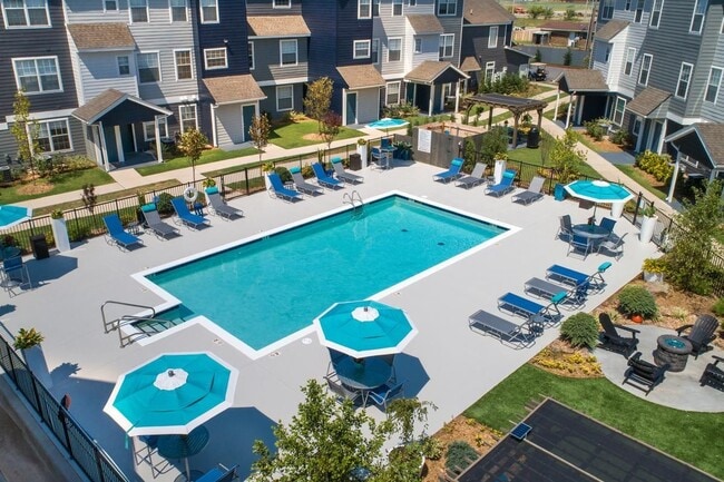 Building Photo - DISTRICT SIX10