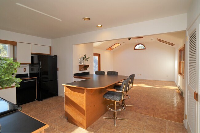Open kitchen dining room - 3 Ernest St