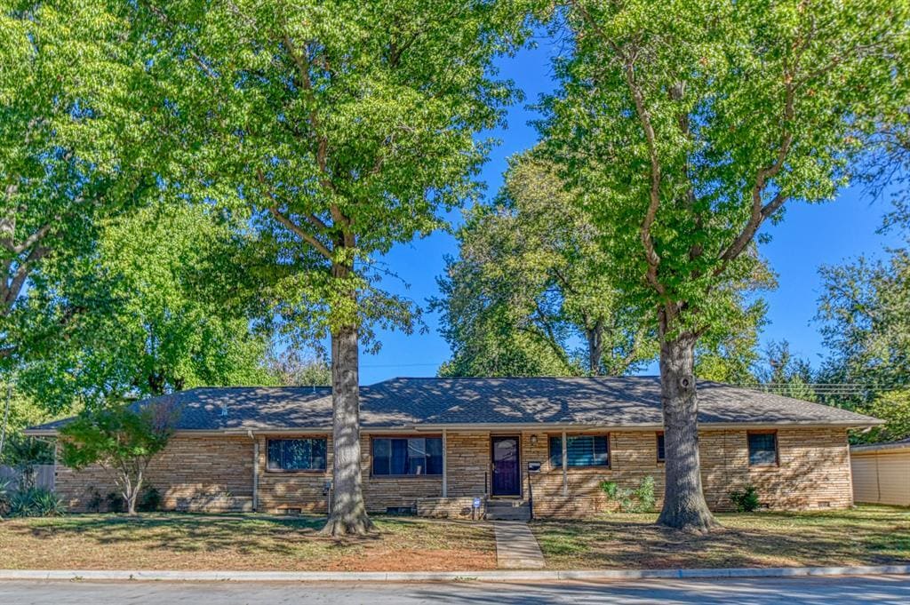 Primary Photo - 1221 Cruce St