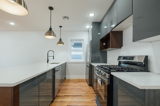 Photo - 88 Hollywood Ave (East Orange, NJ) Townhome