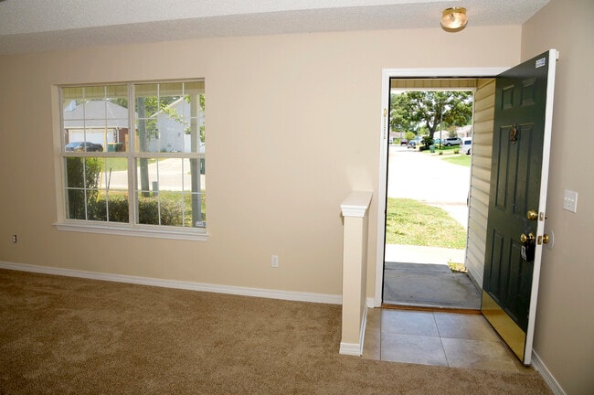 Building Photo - 645 Jerrells Ave