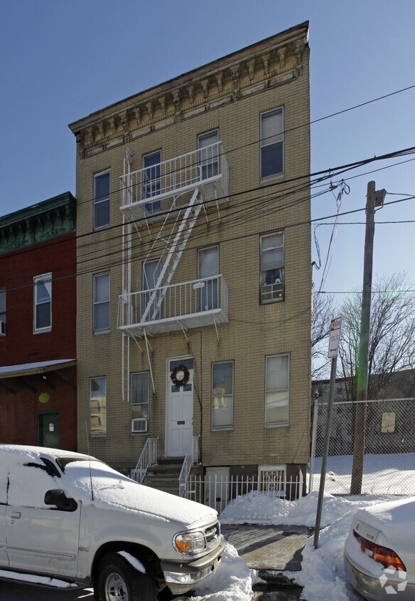 Building Photo - 375 4th St
