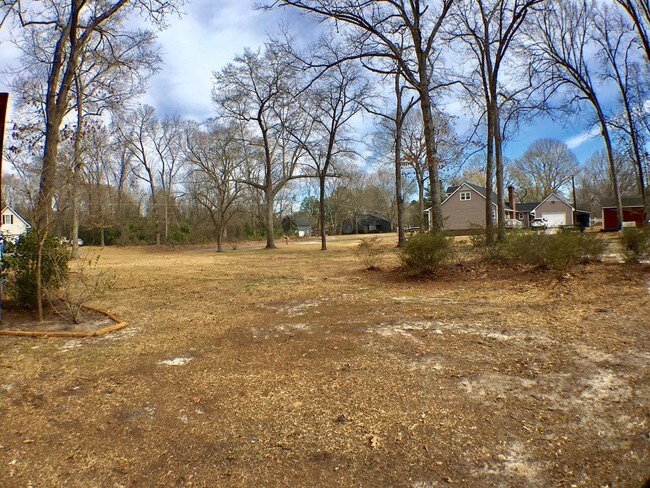 Building Photo - 3254 Ridgefield Rd