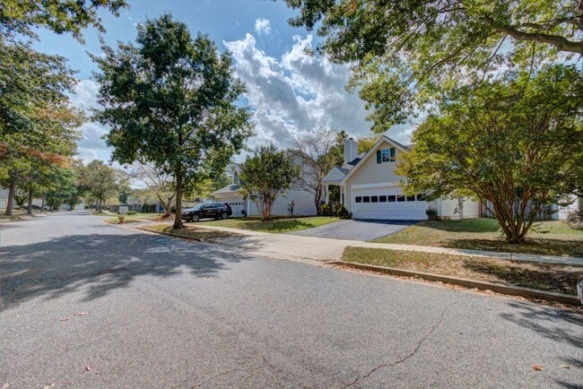Building Photo - 13920 Lord Fairfax Pl