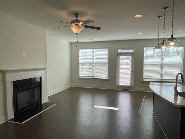 Foto del edificio - New Construction Townhouse in Townes of Auburn Subdivision