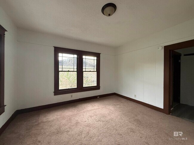 Foto del edificio - 672 Burden St