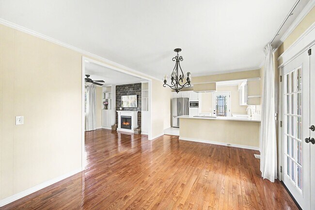 Building Photo - 4509 Baton Rouge Dr