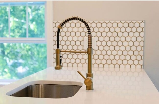 Building Photo - 118 Radcliffe Ave