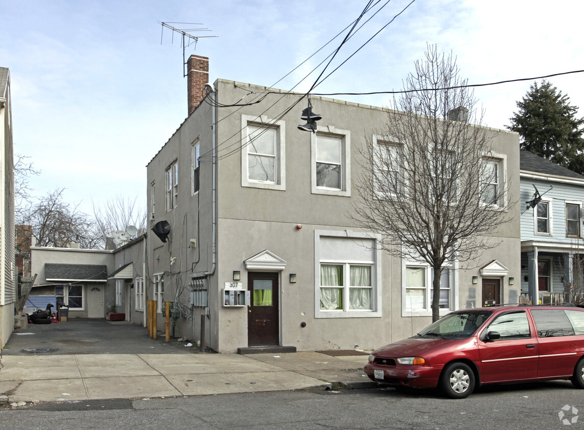 Primary Photo - 307 Seaman St
