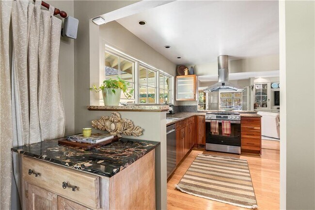 Foto del edificio - 465 Eastland Dr