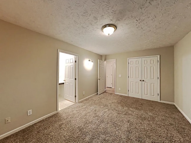 Building Photo - 2700 Cedar Trace Dr