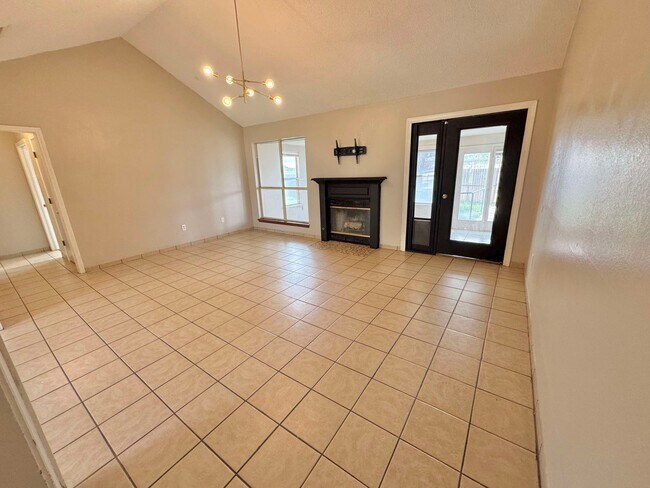 Building Photo - 233 Mariposa Dr