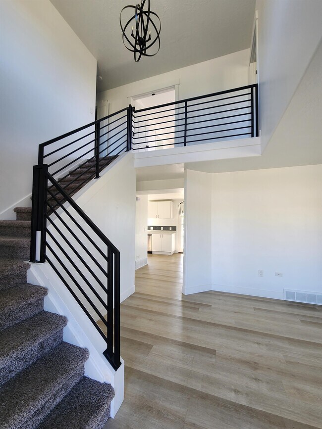 Building Photo - 1092 E 3250 N