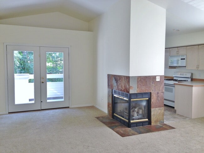 Building Photo - Bright and Spacious Bothell Condo Overlook...