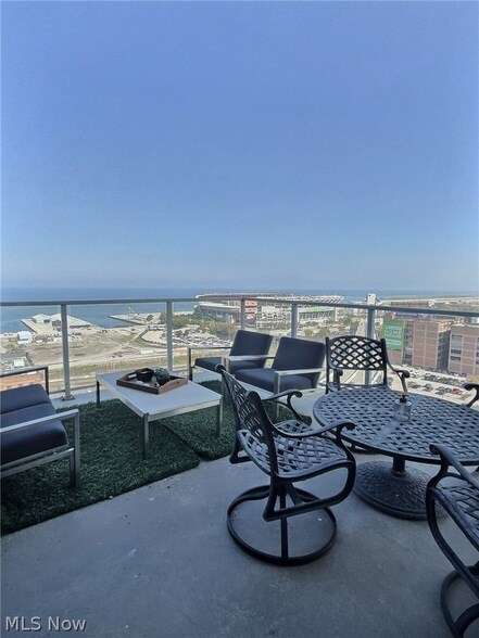 Foto del edificio - 701 W Lakeside Ave