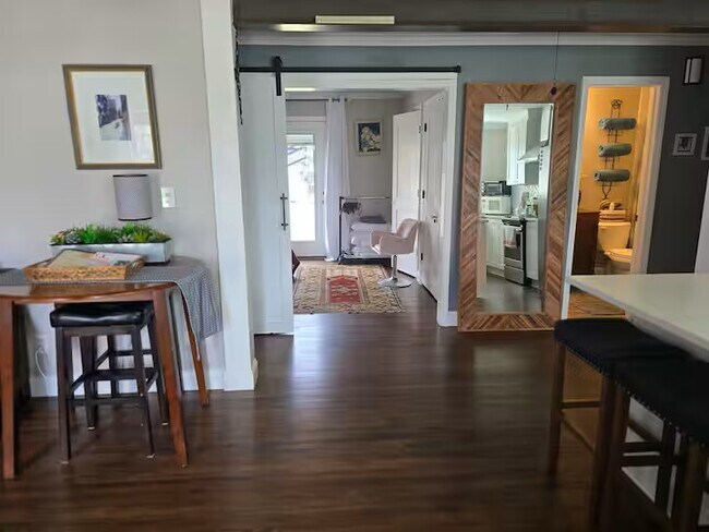 Foto del edificio - 4231 Firethorne Rd