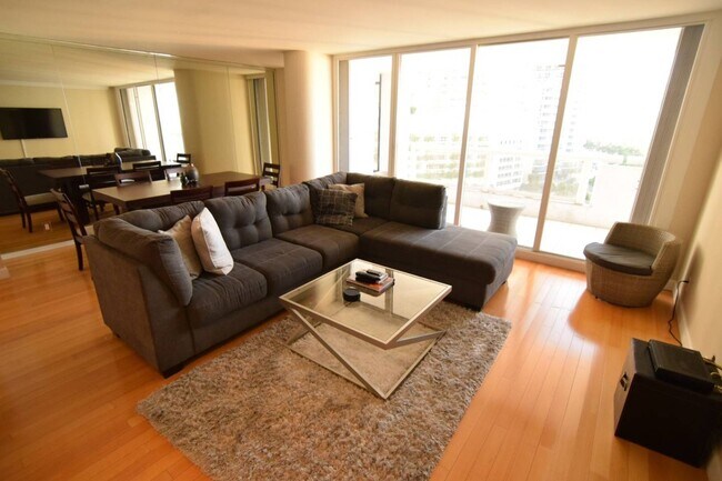 Foto del edificio - 1717 N Bayshore Dr