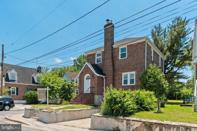 Foto del edificio - 3027 Lavender Ave