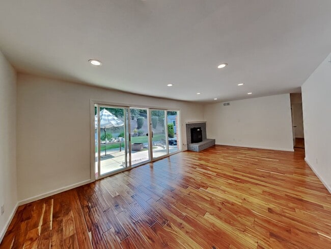 Building Photo - Fantastic 4/2 Home in El Sobrante