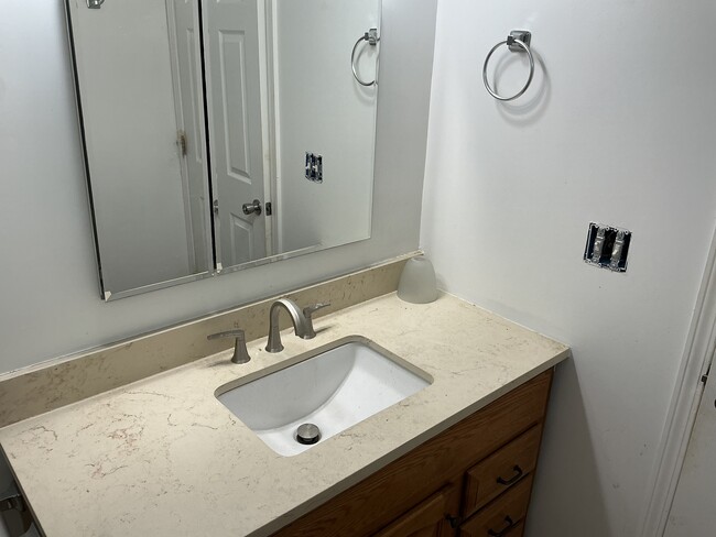 Building Photo - 4926 Pinevilla St