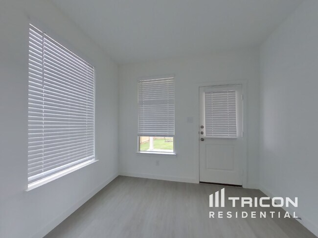 Foto del edificio - 2705 Serenity Grv Ln