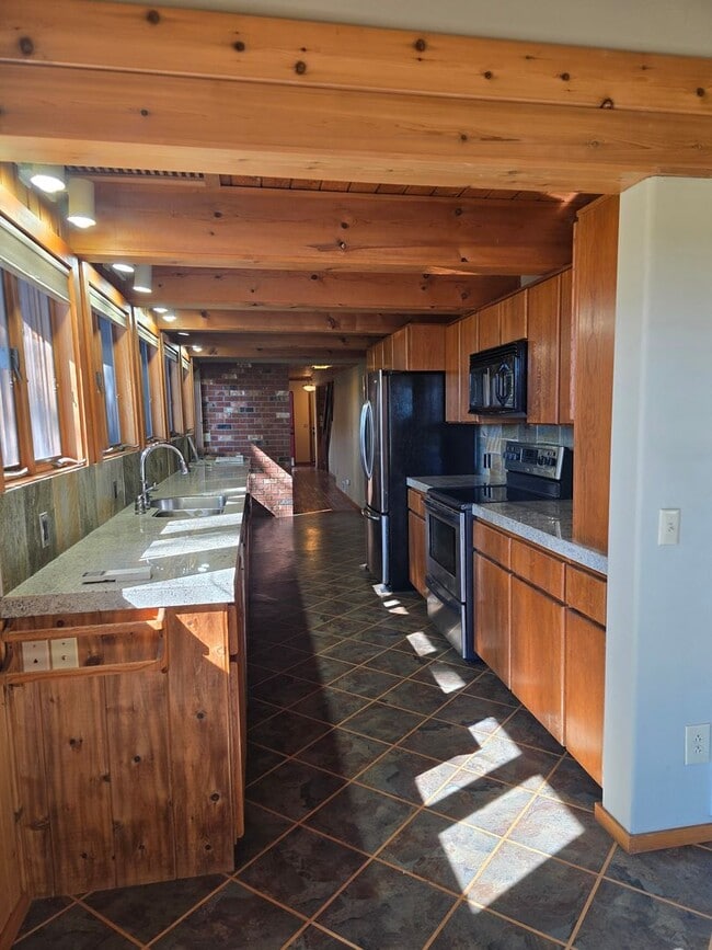 Building Photo - Live in Beautiful Tollgate and Minutes fro...