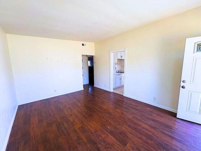 Foto del edificio - 2 Bedroom Rancho Cucamonga Unit
