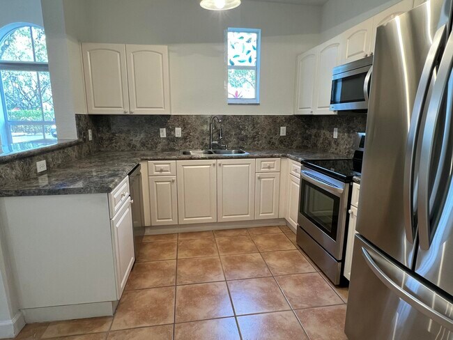 Building Photo - 150 Jacaranda Country Club Dr