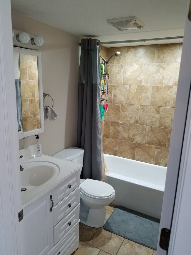 Foto del edificio - 1295 N Sterling Ave