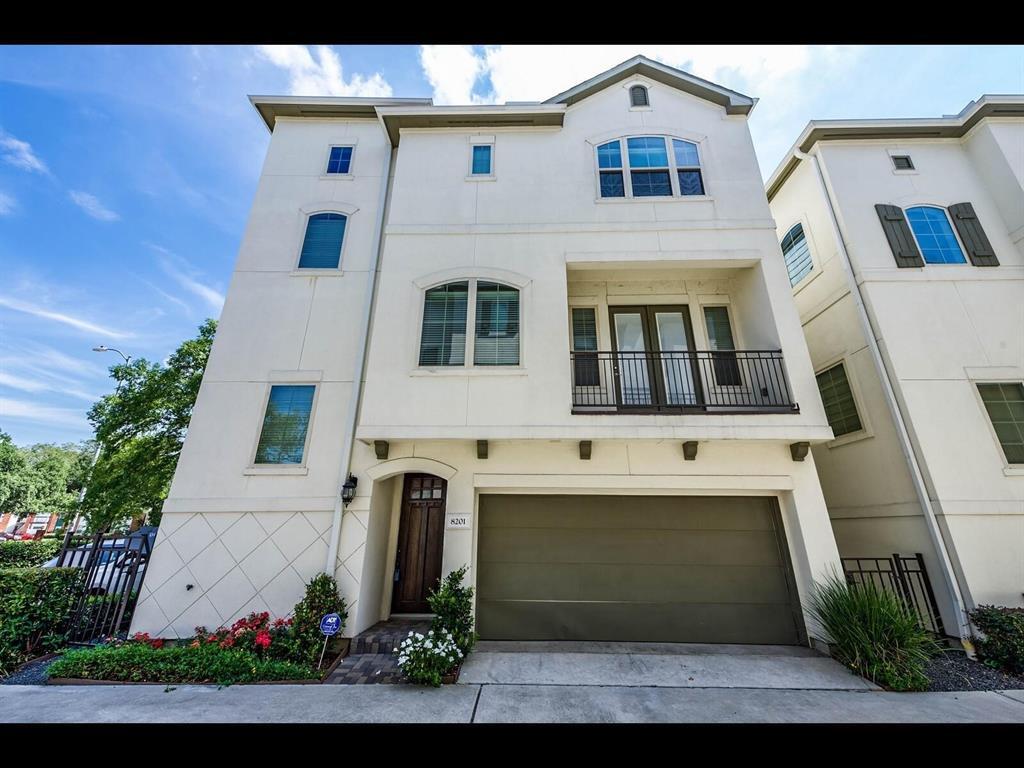 Foto principal - 8201 Cambridge St