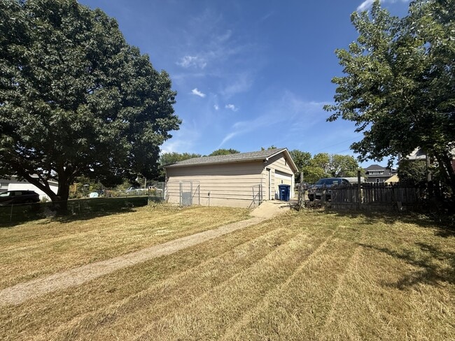 Building Photo - 2319 SW 9th St