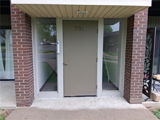 Building Photo - 701 College Park Dr