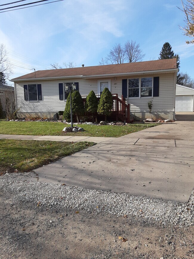 Building Photo - 287 Gibson