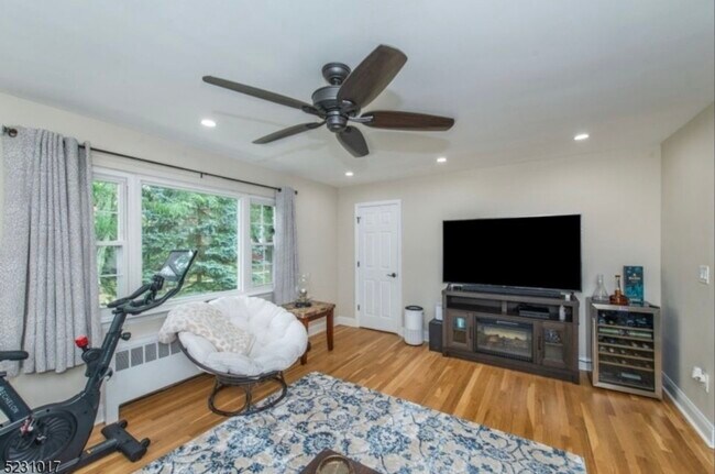 Foto del edificio - 8 Wedgewood Dr