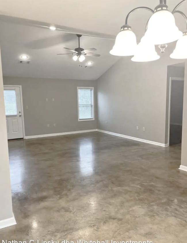 Building Photo - 4832 Wildwood Ln