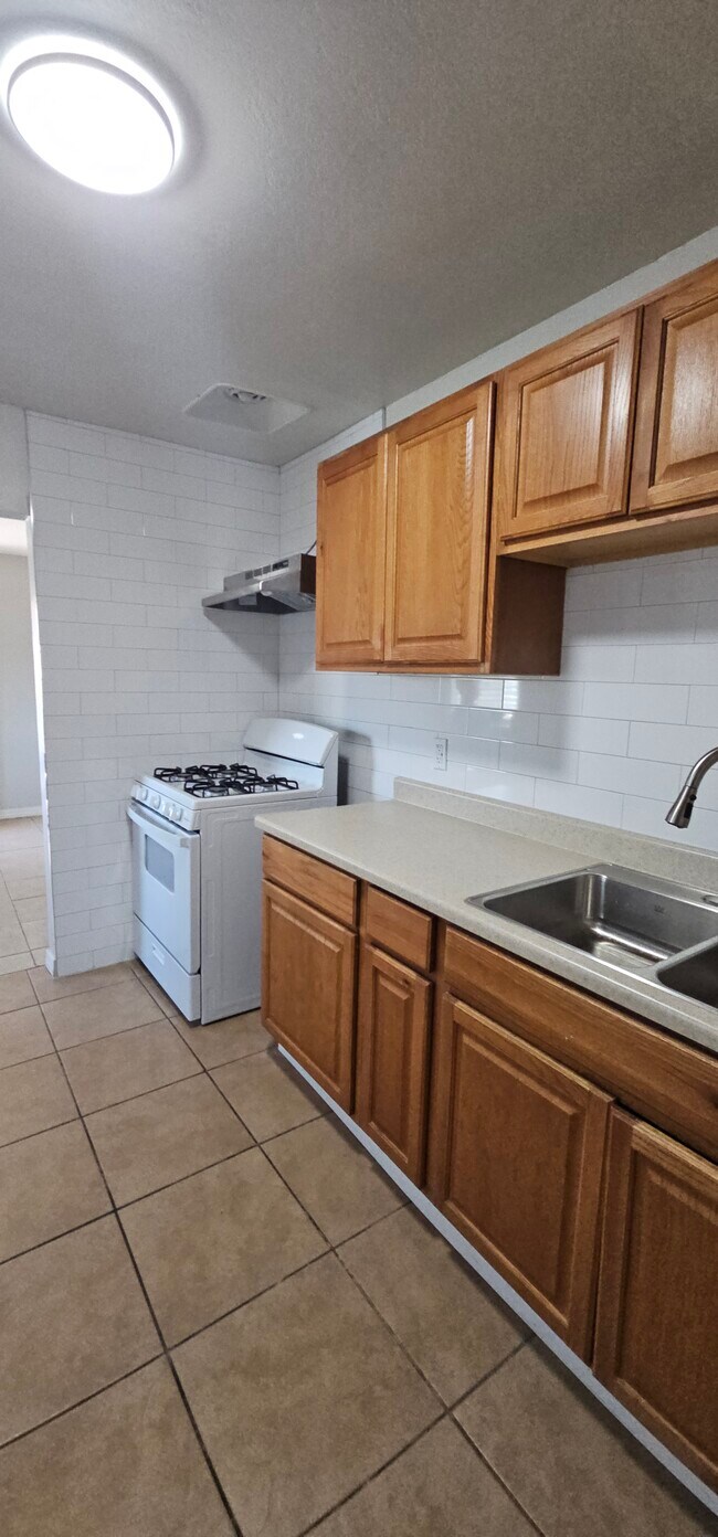 Foto del edificio - 634 N Eucalyptus Ave