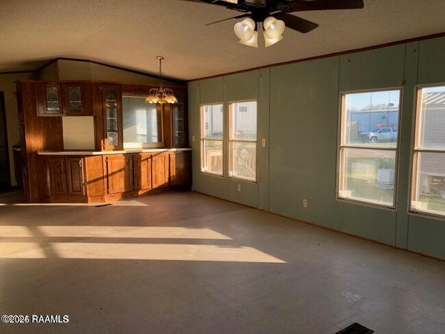 Building Photo - 709 Hwy 90 E