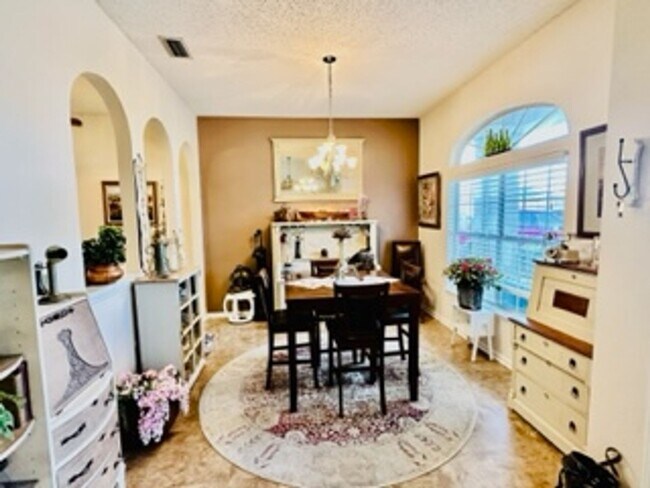 Building Photo - Beautiful Lake View Rental Home