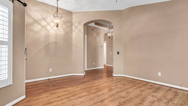 Building Photo - Elegant 3BD/2BA Pool Home, In Beautiful Co...