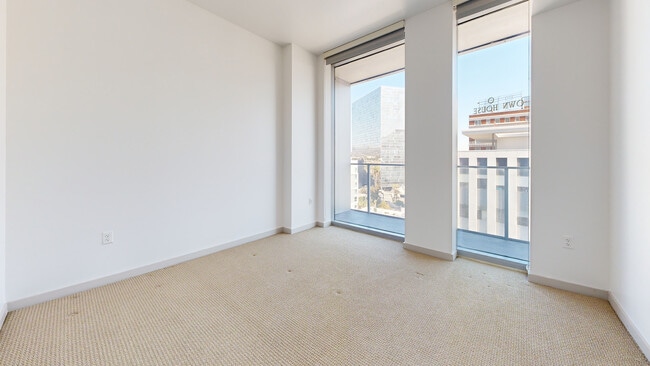Interior Photo - 3033 Wilshire